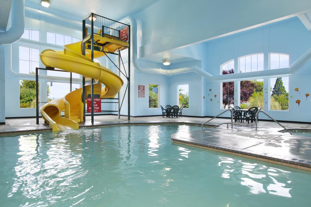 Super 8 By Wyndham Pt Medford Motel 2*