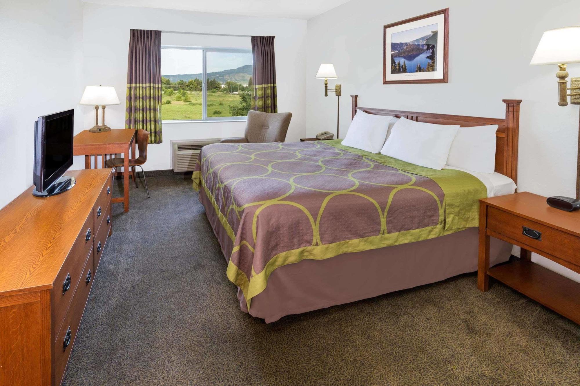 Super 8 By Wyndham Pt Medford Motel 2*